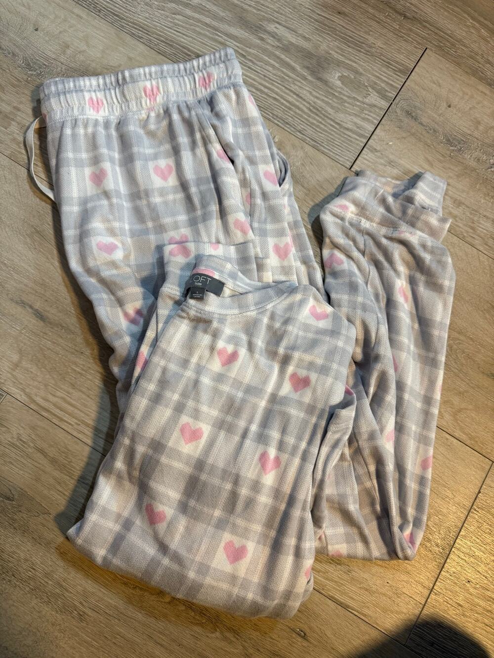 LOFT Sleep Women’s Large 2 Piece Pajama Set Gray Plaid Pink Hearts Soft